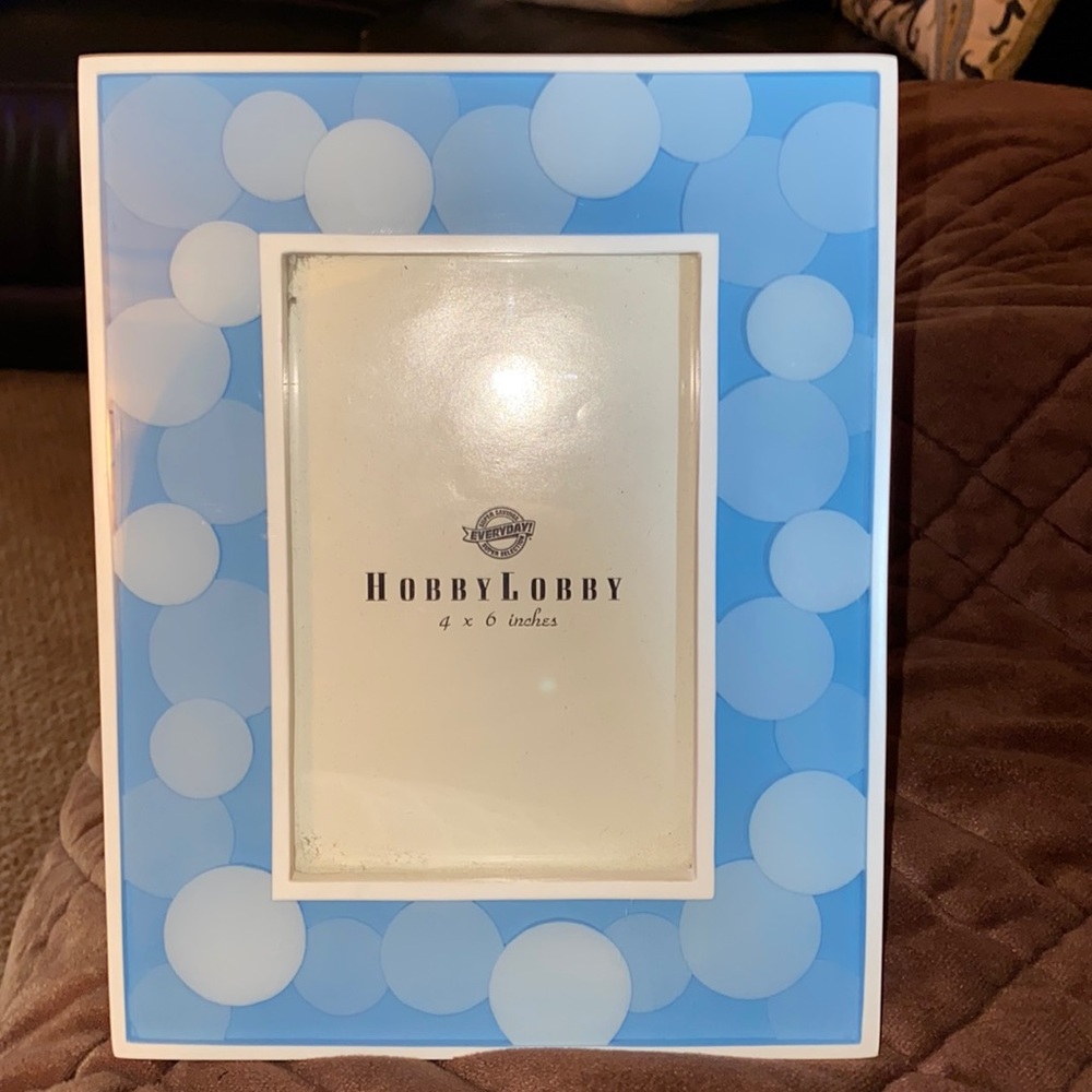 📸 hobby lobby 4 x 6 blue polkadot resin photo frame
